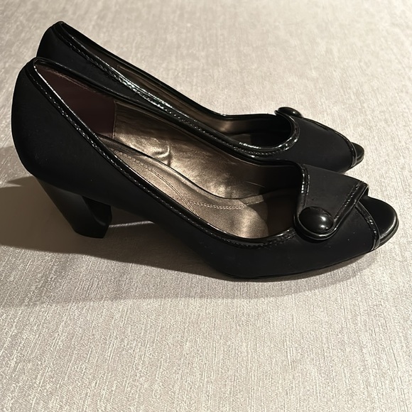 Naturalizer Peep Toe Faux Leather Pumps - Picture 4 of 6